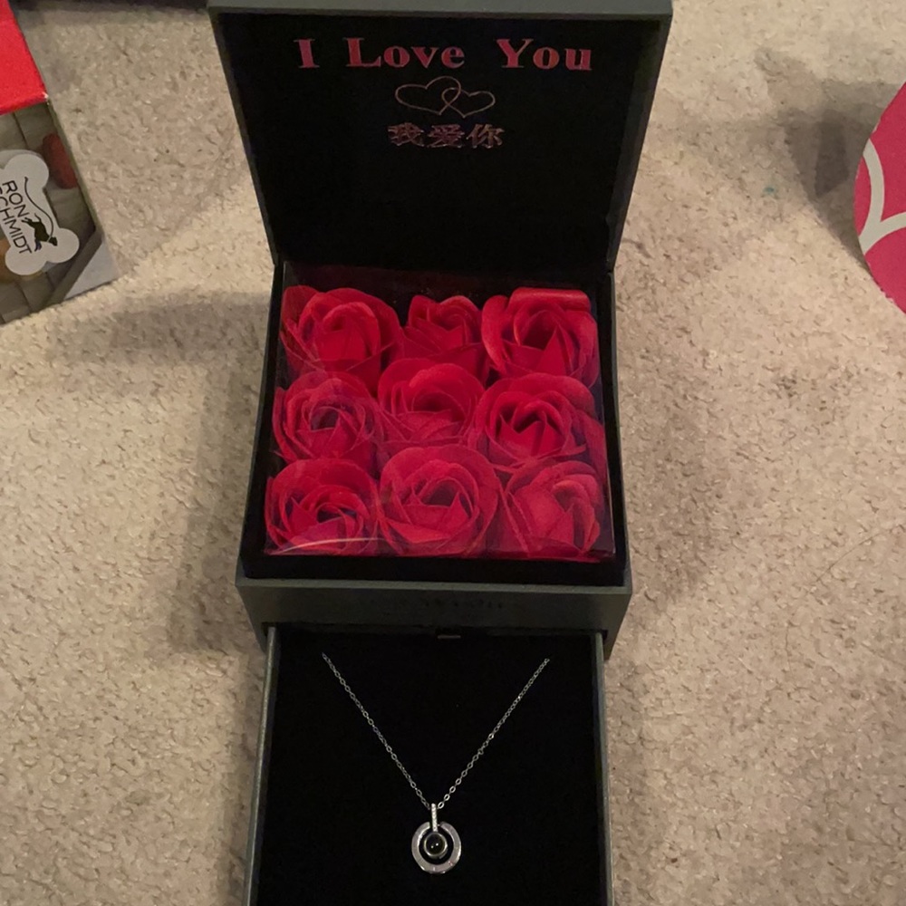 Best friend “I love you” necklace - Picture 2 of 7